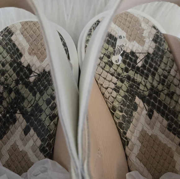 AGL Maya Criss Cross Platform Leather Sandal - Picture 8 of 10